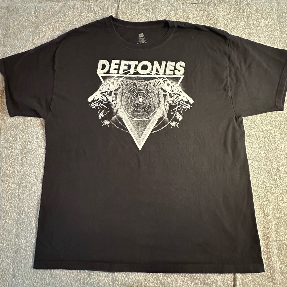 Deftones Band TShirt Size XL